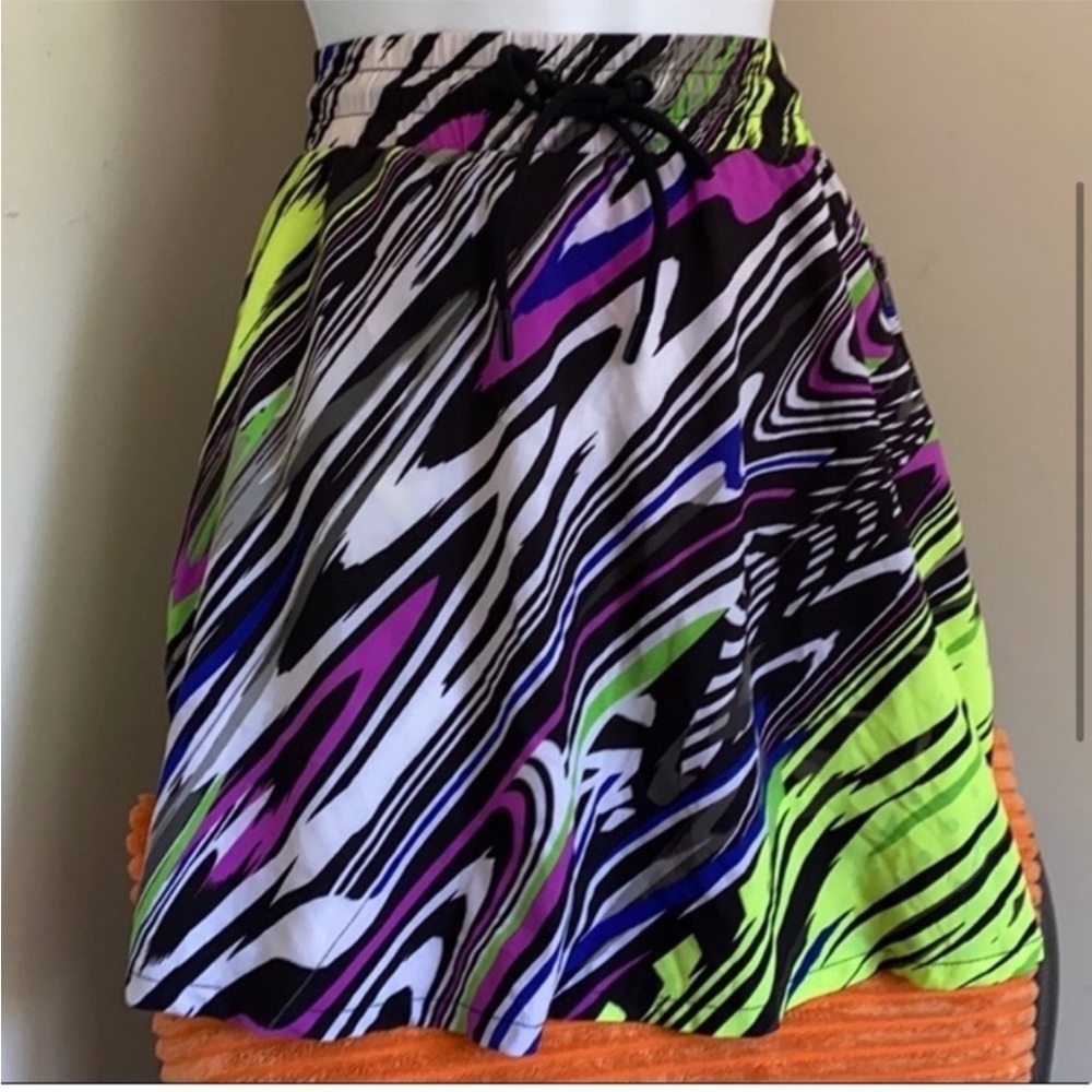 4/$20✨Fabletics Multicolor Striped Skorts - Picture 5 of 9